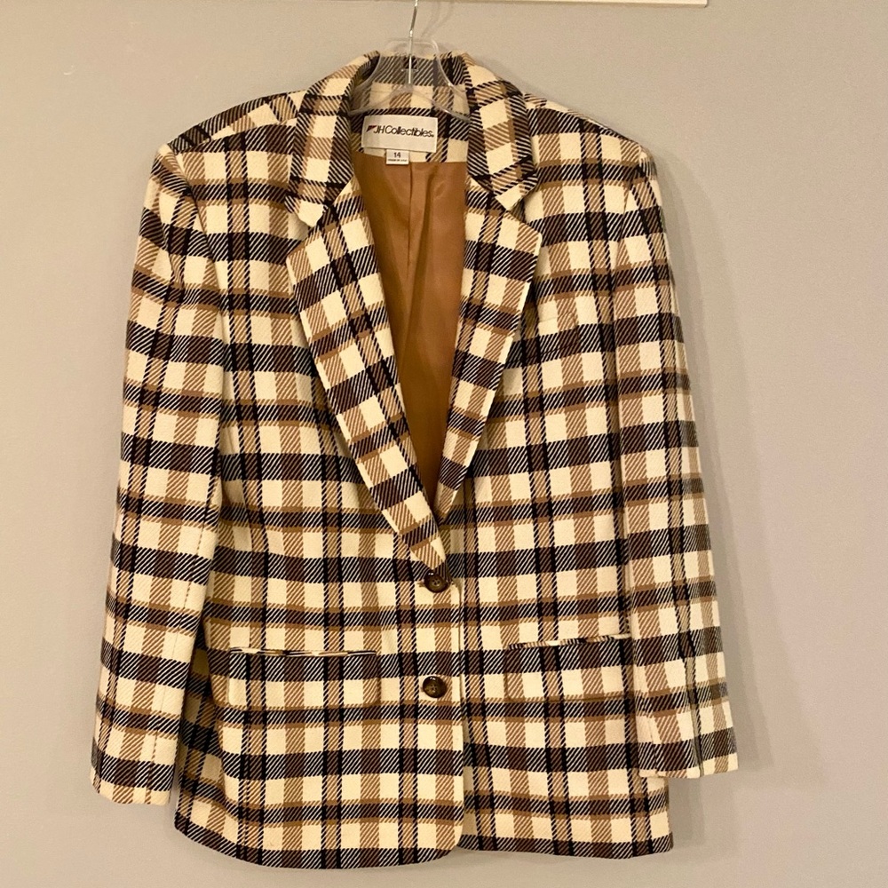 100% pure wool vintage warm blazer.size 14. Perfect condition